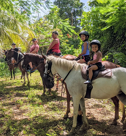 family-posing-on-horseback